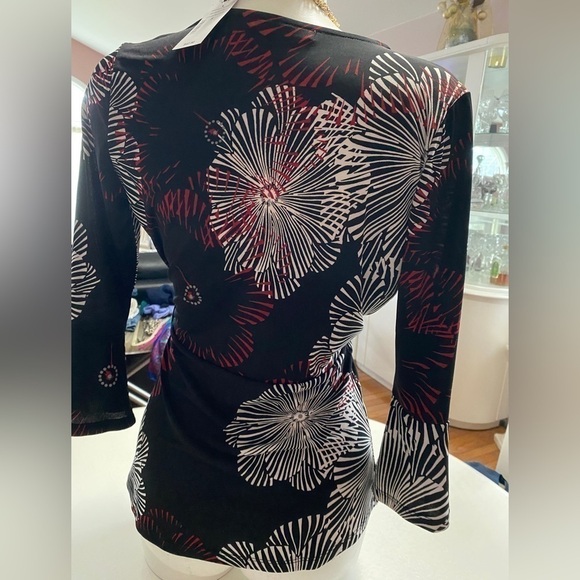 RICKI’S wrap front floral top Sz S - Picture 8 of 13
